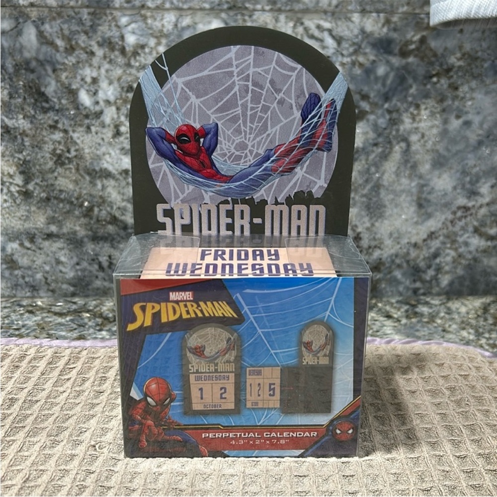 NWT Marvel Spider-Man Perpetual Desk Calendar